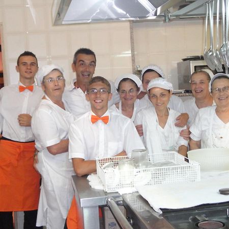 Hotel Sileoni Марина ди Чечина Екстериор снимка