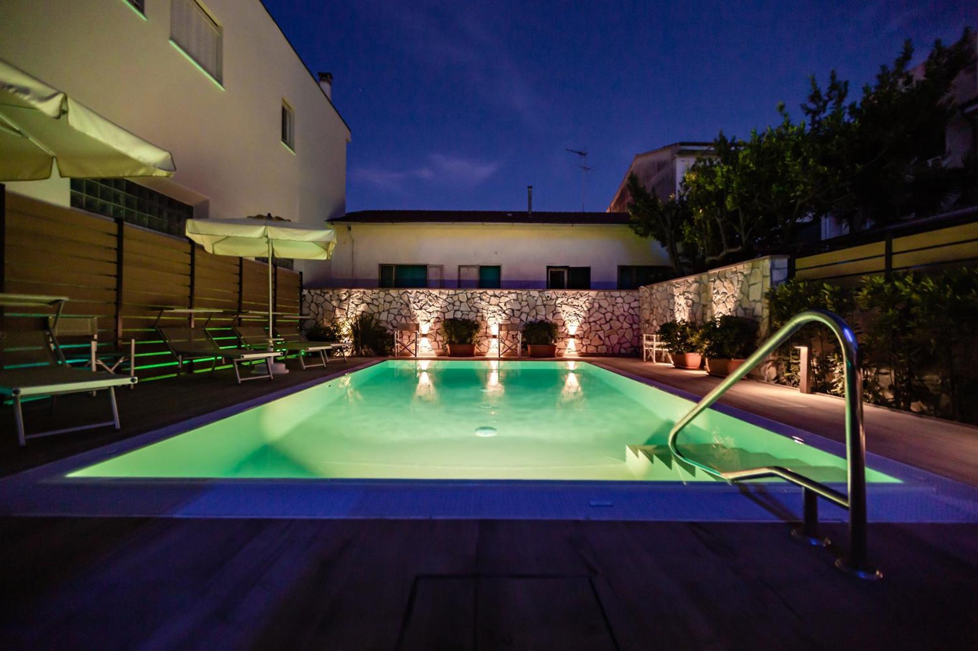 Hotel Sileoni Марина ди Чечина Екстериор снимка