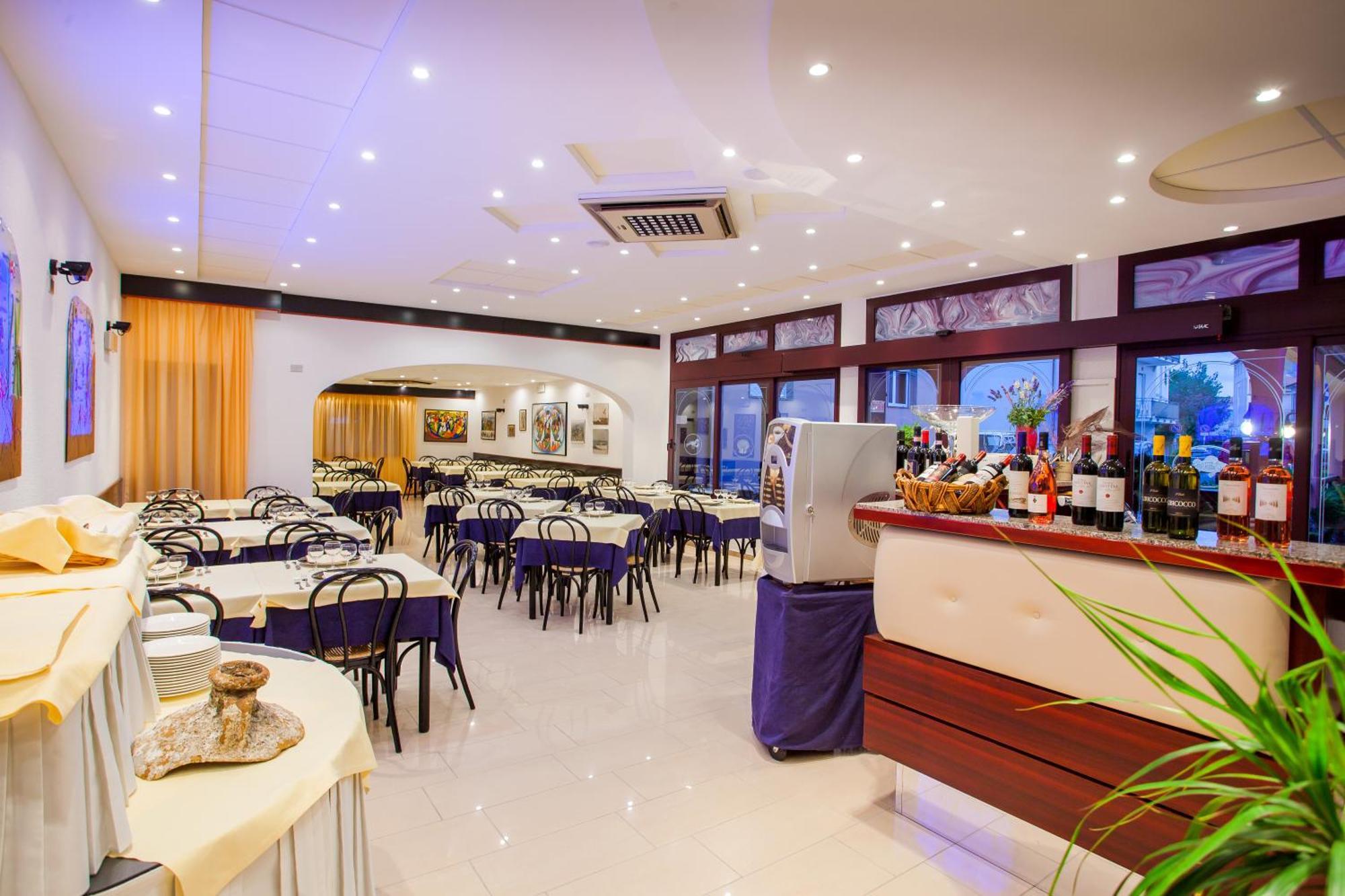 Hotel Sileoni Марина ди Чечина Екстериор снимка