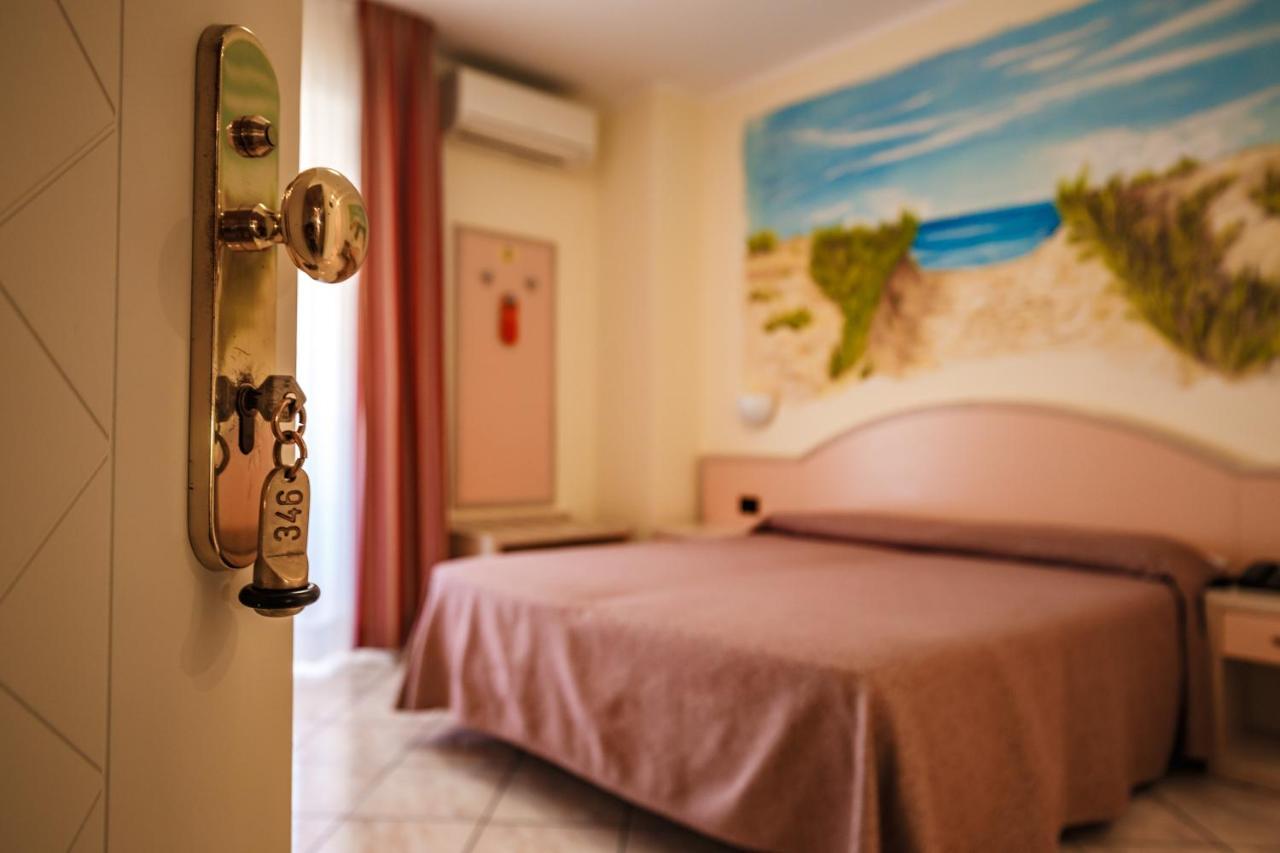 Hotel Sileoni Марина ди Чечина Екстериор снимка